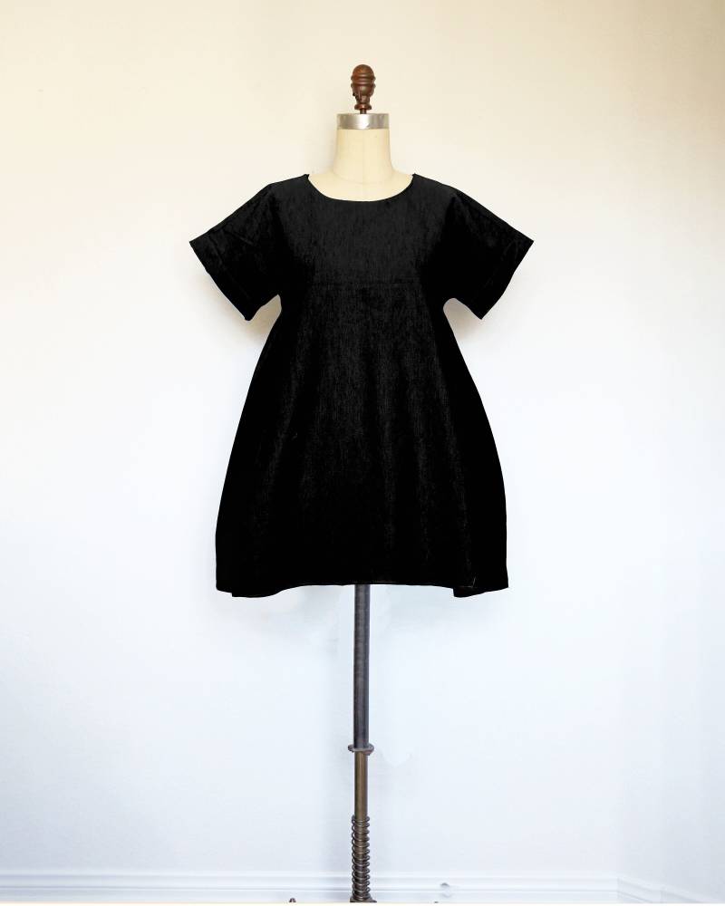 Weekend Kleid - Lockeres Weites Leinenkleid Aus Baumwolle in Schwarz. Trapez Fließendes Shift Mit Taschen von ShopApricity