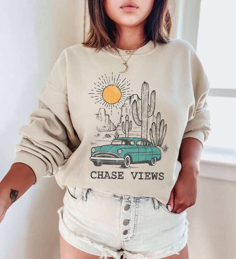 Chase Ansichten Reisen Wander Erkunden Abenteuer | Personalisiertes Geschenk Custom Design Grafik Unisex Heavy Blend Crewneck Sweatshirt von ShopBeChicDesign