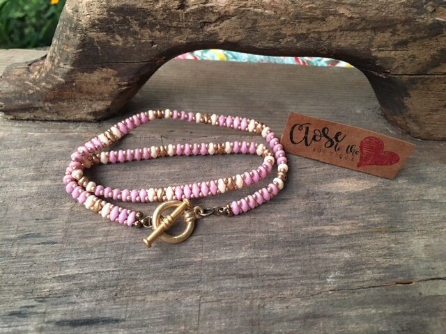 Handgemachtes Double Wrap Soft Pink Creme Und Matt Gold Superduo Perlen Armband Handgemachtes Double Wrap Soft Pink Creme Und Matt Gold Superduo Perlen Armband von ShopCloseToTheHeart