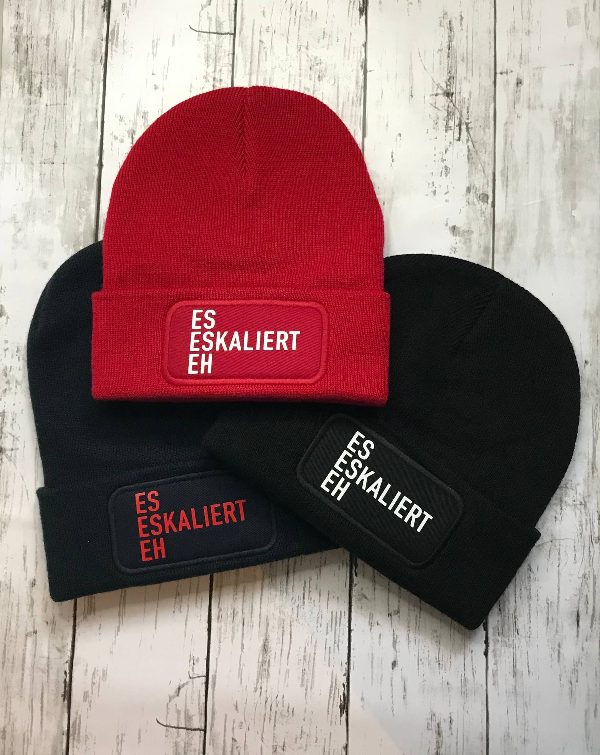 strickmütze Es Eskaliert Eh strickmütze Es Eskaliert Eh von ShopClueless