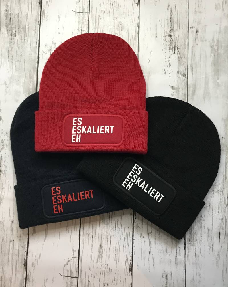 strickmütze Es Eskaliert Eh strickmütze Es Eskaliert Eh von ShopClueless