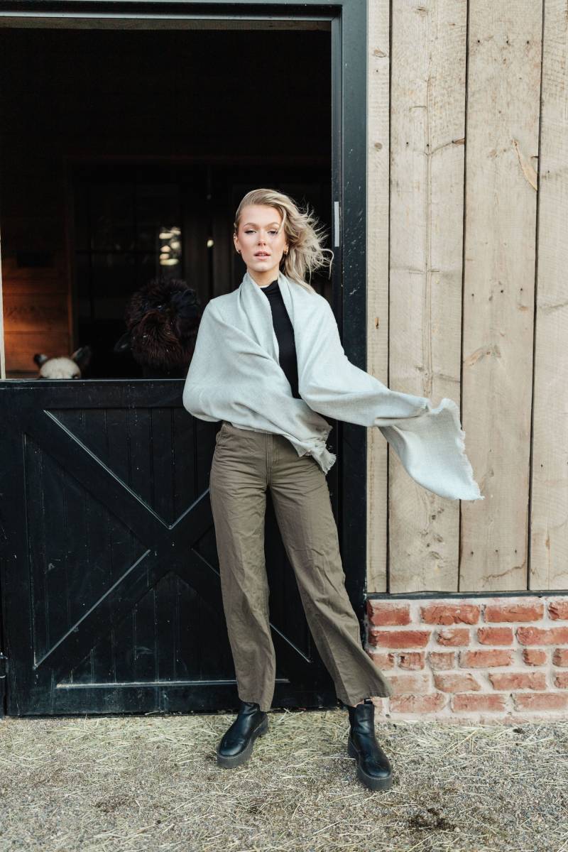 100% Baby Alpaka Taube Grau Übergroßer Schal 100% Baby Alpaka Taube Grau Übergroßer Schal von ShopCocun