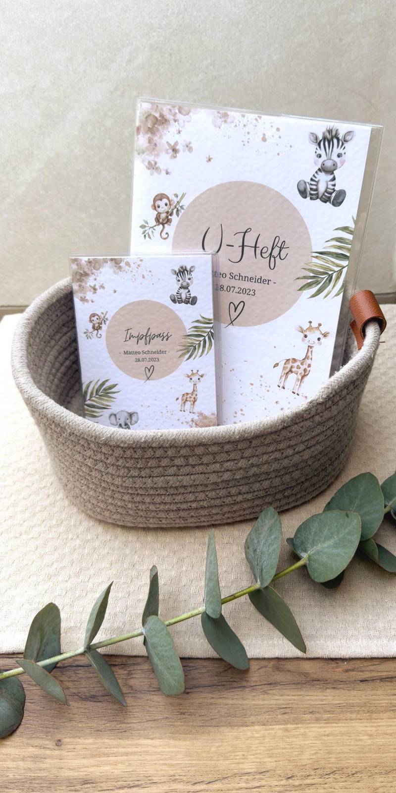 U-Heft Hülle | Impfpass - Safari Braun Personalisiert Mit Name Und Datum Edles Gehämmertes Strukturpapier von ShopDecosphere
