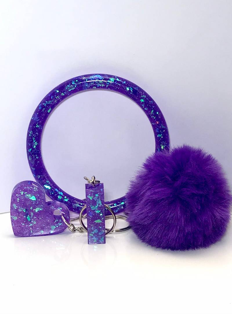 Sparkling Icy Flakes Personalisierte Harz Initial Keychain Armband Set | Schlüsselanhänger Halter von ShopDripExpress