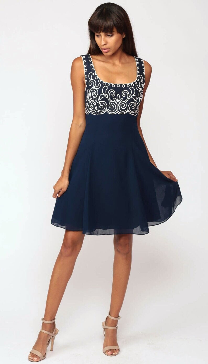 90Er Party Kleid Jahre Babydoll Mini Dunkelblau Romantisch Boho Floaty Chiffon Ärmellos Vintage 1990Er Grunge Small 4 von ShopExile