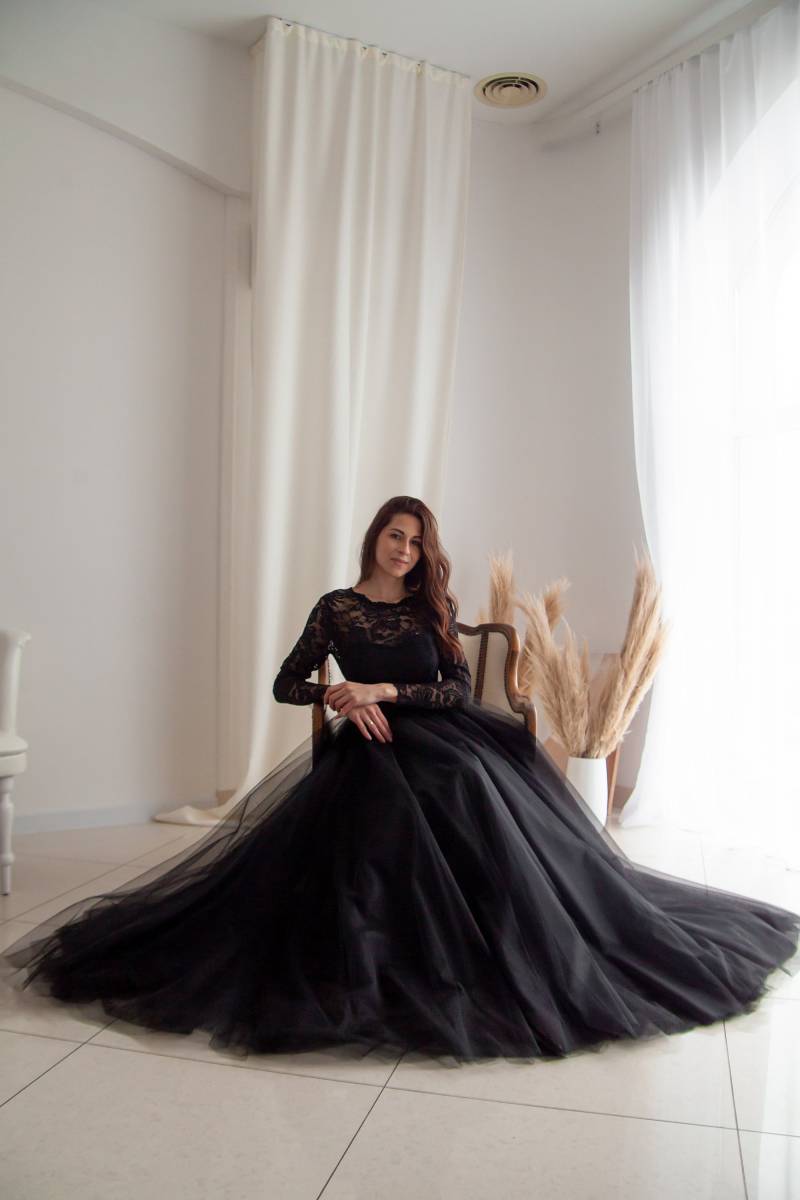 Elegante Schwarze Kleid Puffy Tüll Spitze Abendkleid Schwarze Hochzeit Design Mit Offenem Rücken Langarm Kleider von ShopGoldenThread
