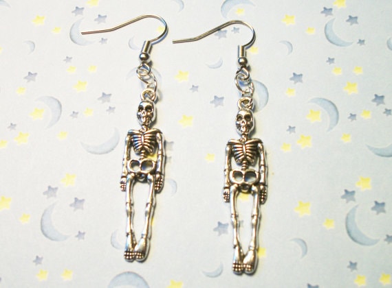 Skelett Ohrringe | Schaurig Süße 90Er Jahre Pastell Goth Weiche Grunge Schädel Gruselige Silber von ShopHeartTimes