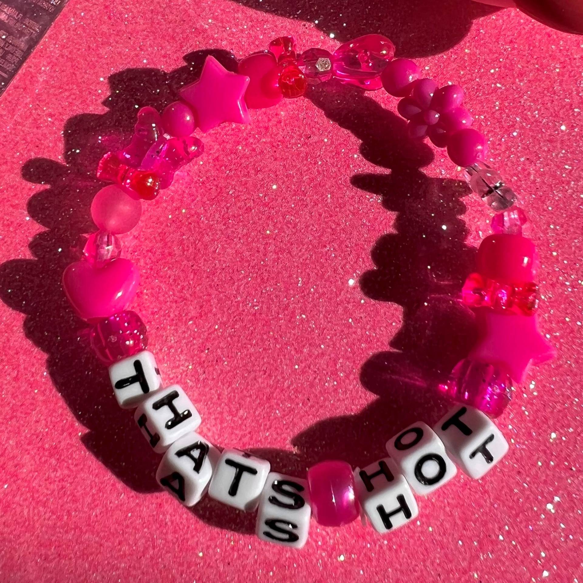 Das Ist Hot Perlen Armband | Trendiges Kandi Y2K Wickelarmband Niedliches von ShopHeavenlyBeadz