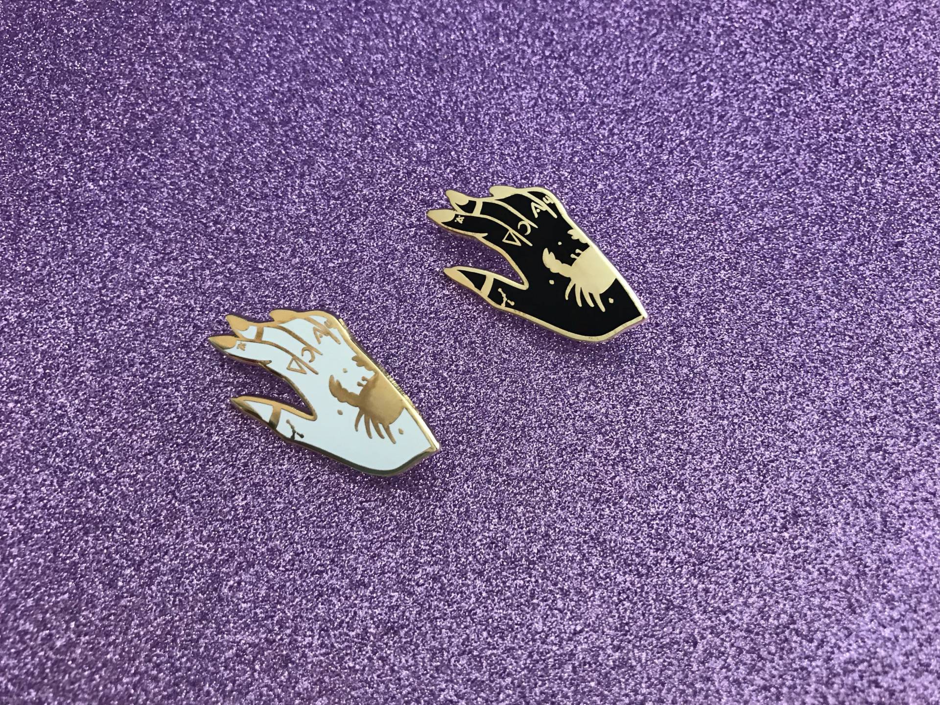 Hand Des Krebses Emaille Pin von ShopHeymama