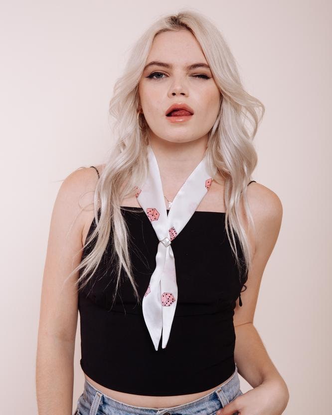 Seidenschal Zum Binden - Lady Luck Pink von ShopImWithTheBand