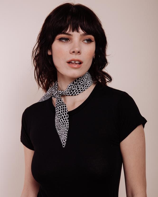 Seidenschal Zum Binden - Mon Cherie von ShopImWithTheBand