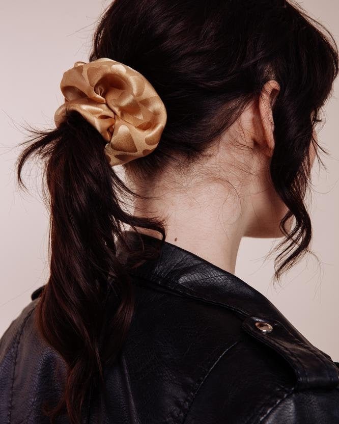 Seiden Scrunchie - Herz Dame Gold von ShopImWithTheBand