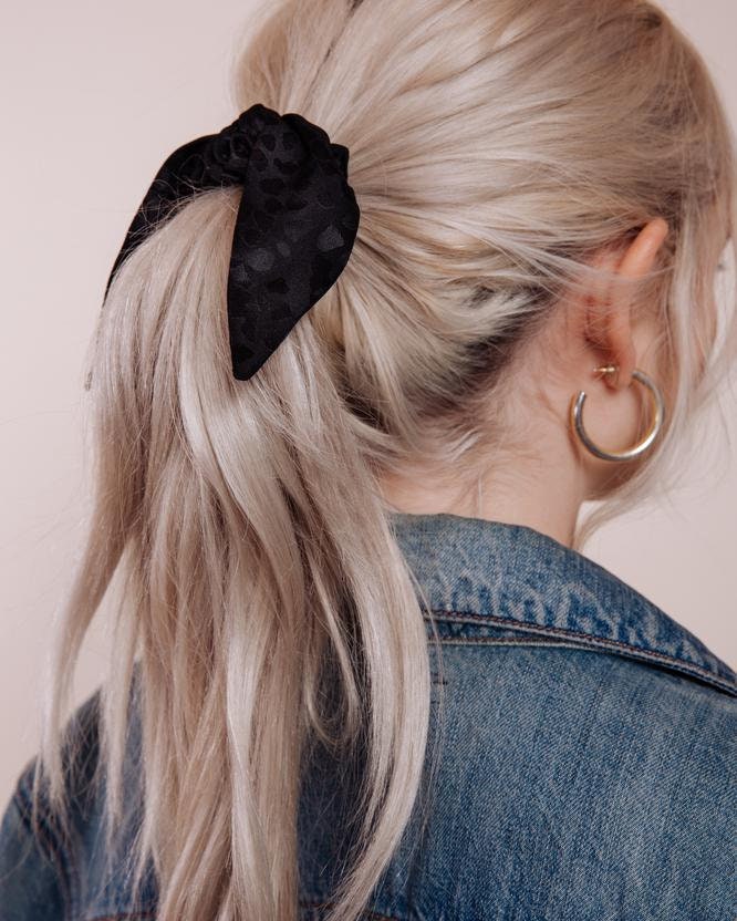 Seide Scrunchie Krawatte - Kleine Tänzerin Schwarz von ShopImWithTheBand