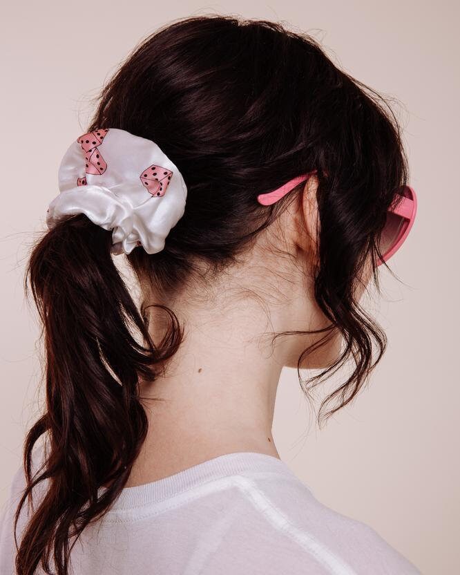 Seiden Scrunchie - Lady Luck Pink von ShopImWithTheBand