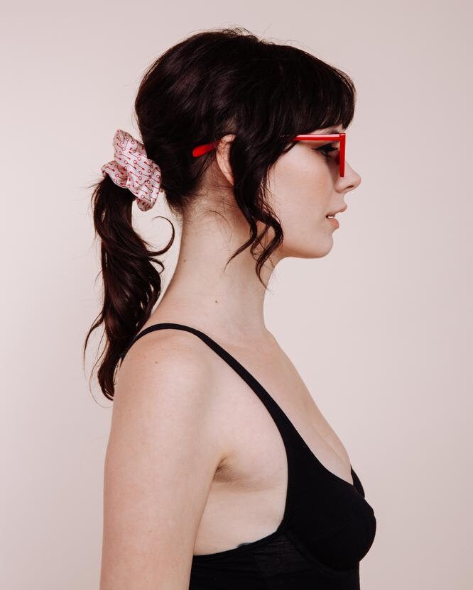 Silk Scrunchie - Heartbreak Hotel von ShopImWithTheBand