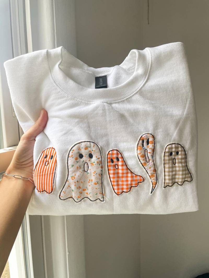 Halloween Rundhalsausschnitt | Gesticktes Ghost-Sweatshirt, Gestepptes Herbst-Sweatshirt Halloween Rundhalsausschnitt | Gesticktes Ghost-Sweatshirt, Gestepptes Herbst-Sweatshirt von ShopKolbieCo