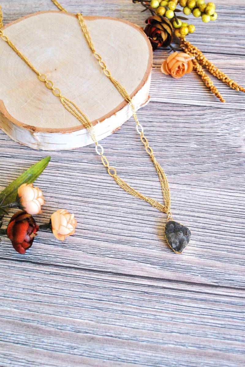 Sale Gold Druzy Halskette, Langer Anhänger, Blauer Chalcedon Schmuck Geschenke, Lange Boho Schmuck, Graue Anhänger Halskette Sale Gold Druzy Halskette, Langer Anhänger, Blauer Chalcedon Schmuck Geschenke, Lange Boho Schmuck, Graue Anhänger Halskette von ShopLavenderCrush