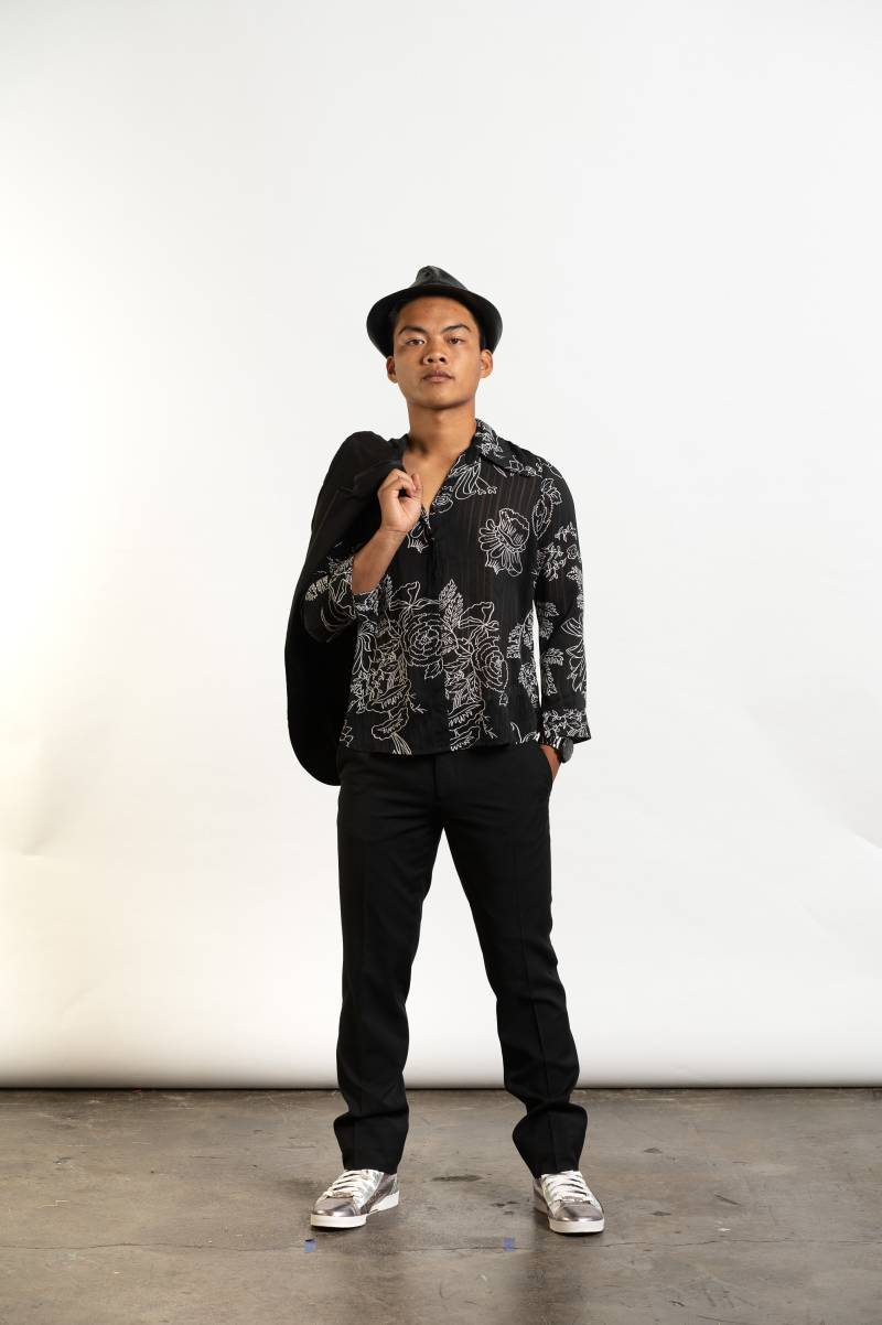 Schwarz & Weiß Schiere Wildblumen Langarm-Shirt von ShopLibertysHeart