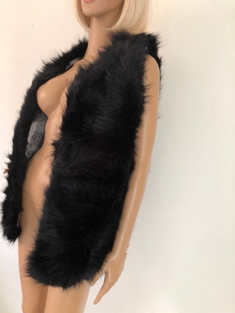 Schwarze Kunstfell Longline Weste von ShopLibertysHeart