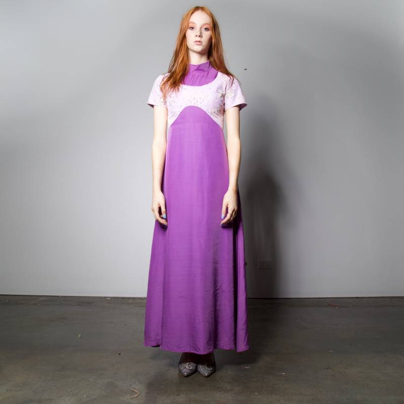 Spätes 60Er Jahre High Neck Seidenkleid Spätes 60Er Jahre High Neck Seidenkleid von ShopLibertysHeart