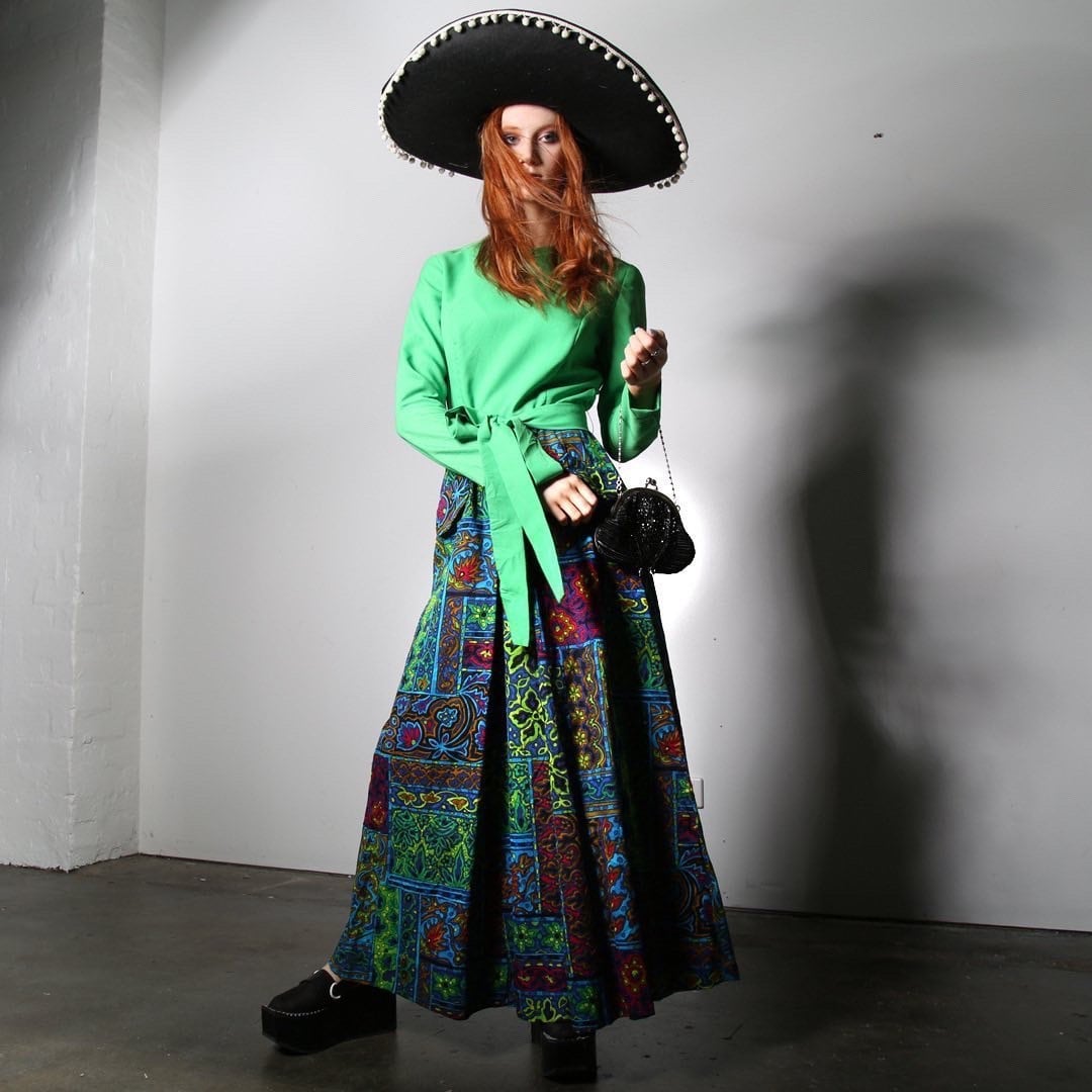 Spätes 60Er Jahre Maxi Kleid Mit Gürtel Und Blumenmuster von ShopLibertysHeart