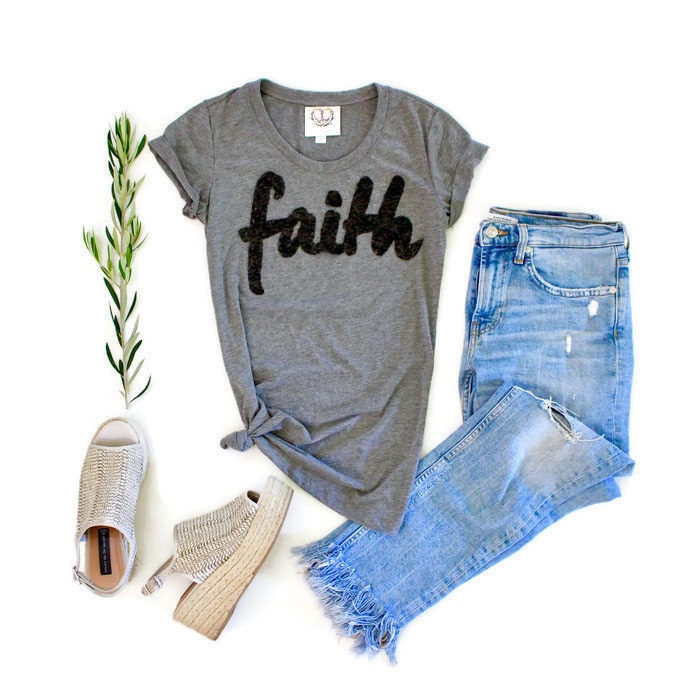 Glaube Shirt/Pailletten Aufnäher Spirituelles Geschenk Christliches T Inspiration Frauen Religiöses T-Shirt von ShopLoveAndBambii