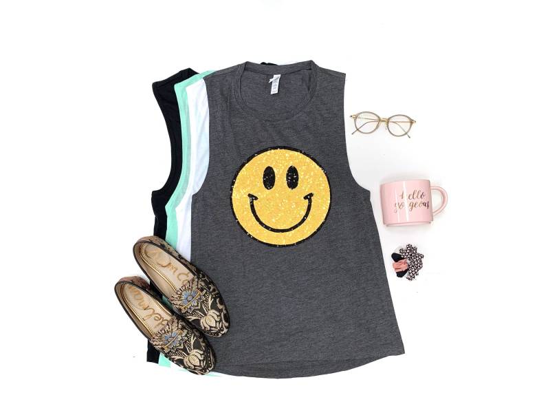 Lächeln Gesicht Shirt/Pailletten Patch Geschenk T Tank Emoji Süßes Frauen Grafik T-Shirt Sommer Muskel von ShopLoveAndBambii