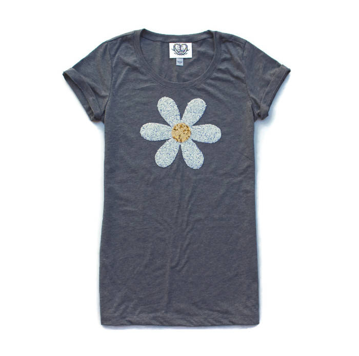 Pailletten Daisy Shirt. Boho-Mode-T-Shirt. Blumen Floral Top. Sommer Süßes Applikation. Blume. Damen T-Shirt. Übergröße. T-Shirt von ShopLoveAndBambii