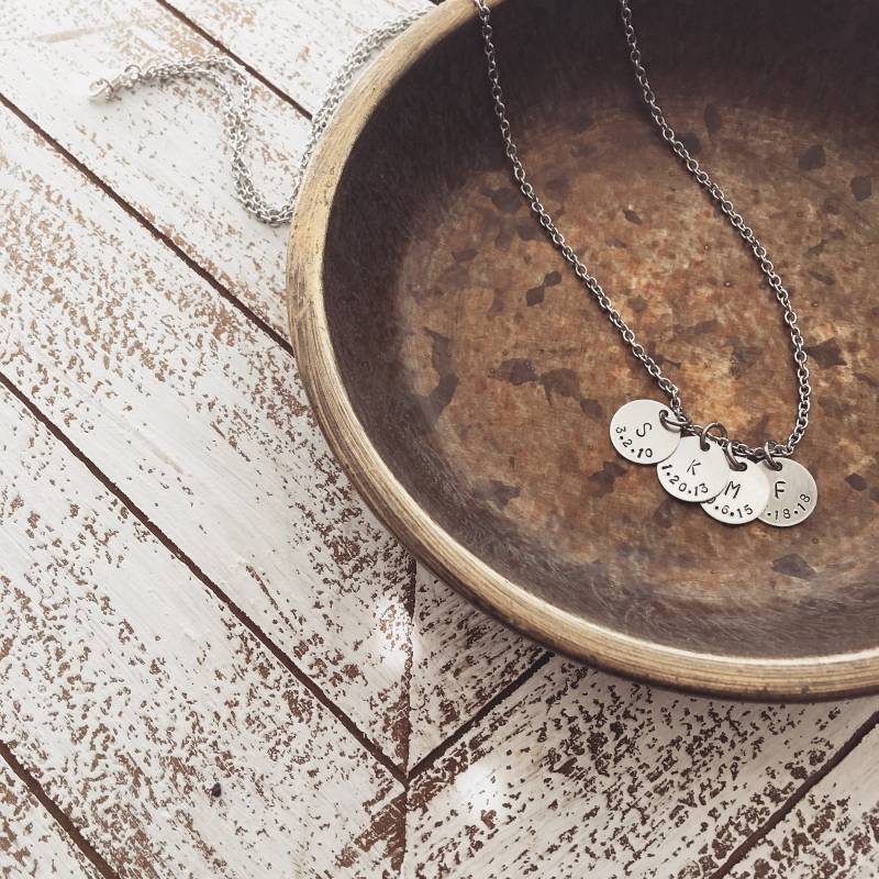 Kleine Kreis Halskette Edelstahlkette Personalisiert Mit Initialen Und Geburtstag Oder Jahrestag Für Erwachsene Kind von ShopLoveandWar