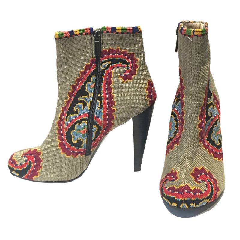 Handbestickte Usbekistan Heels Stiefeletten Handbestickte Usbekistan Heels Stiefeletten von ShopLuxurease