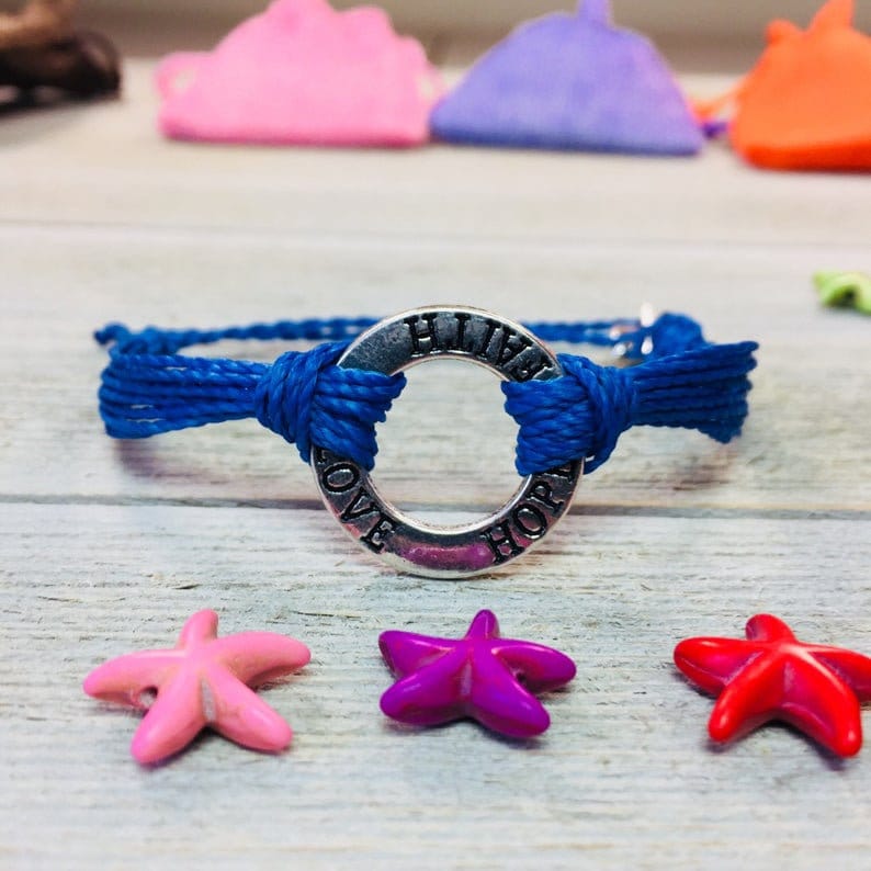 Dickdarmkrebs Bewusstsein Armbänder Mit Versilberten Abgerundeten Charm Love, Hope, Faith von ShopMabuhayBracelets