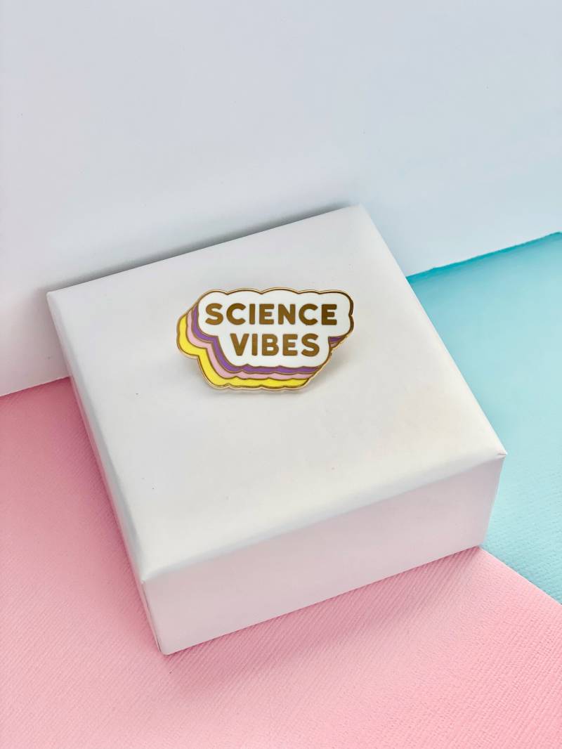 Science Vibes Emaille Pin von ShopMicrobi