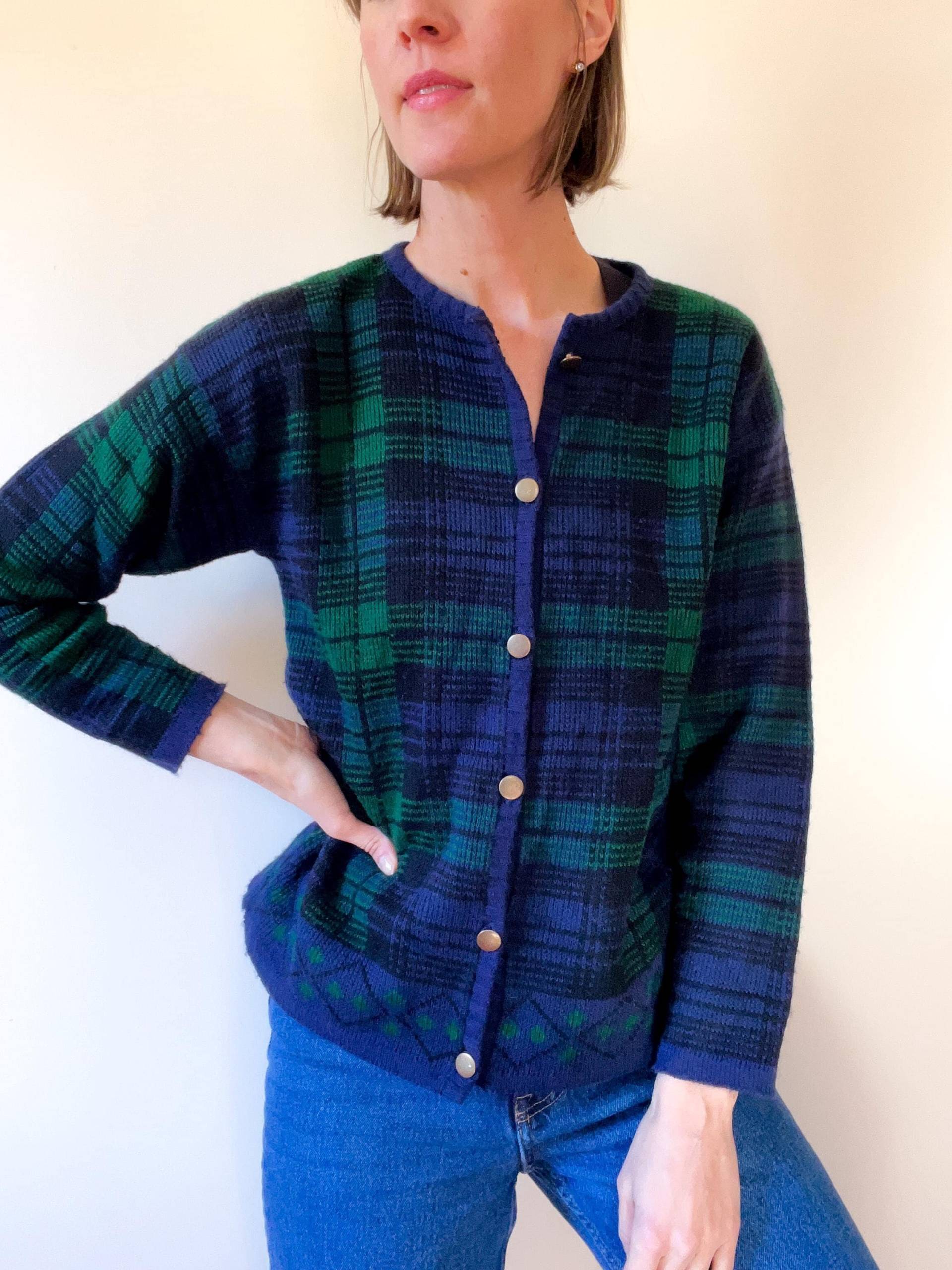 90Er Vintage Karo Cardigan/Grün & Blau Tartan Gold Knöpfe Petite Size S 90Er Vintage Karo Cardigan/Grün & Blau Tartan Gold Knöpfe Petite Size S von ShopModernStandard
