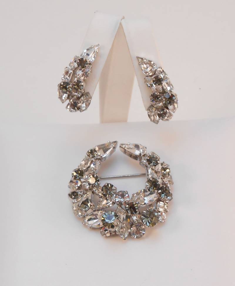 Schöne Vintage Glas Strass Zange Set Kreis Brosche Und Ohrringe Set Unsigned Weiss von ShopMyVintageLuv