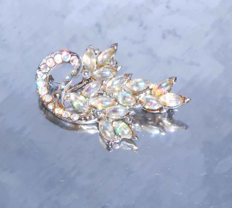 Vintage Unsigniert Ab Thermoset Strassblatt Brosche Frühlingsblume von ShopMyVintageLuv