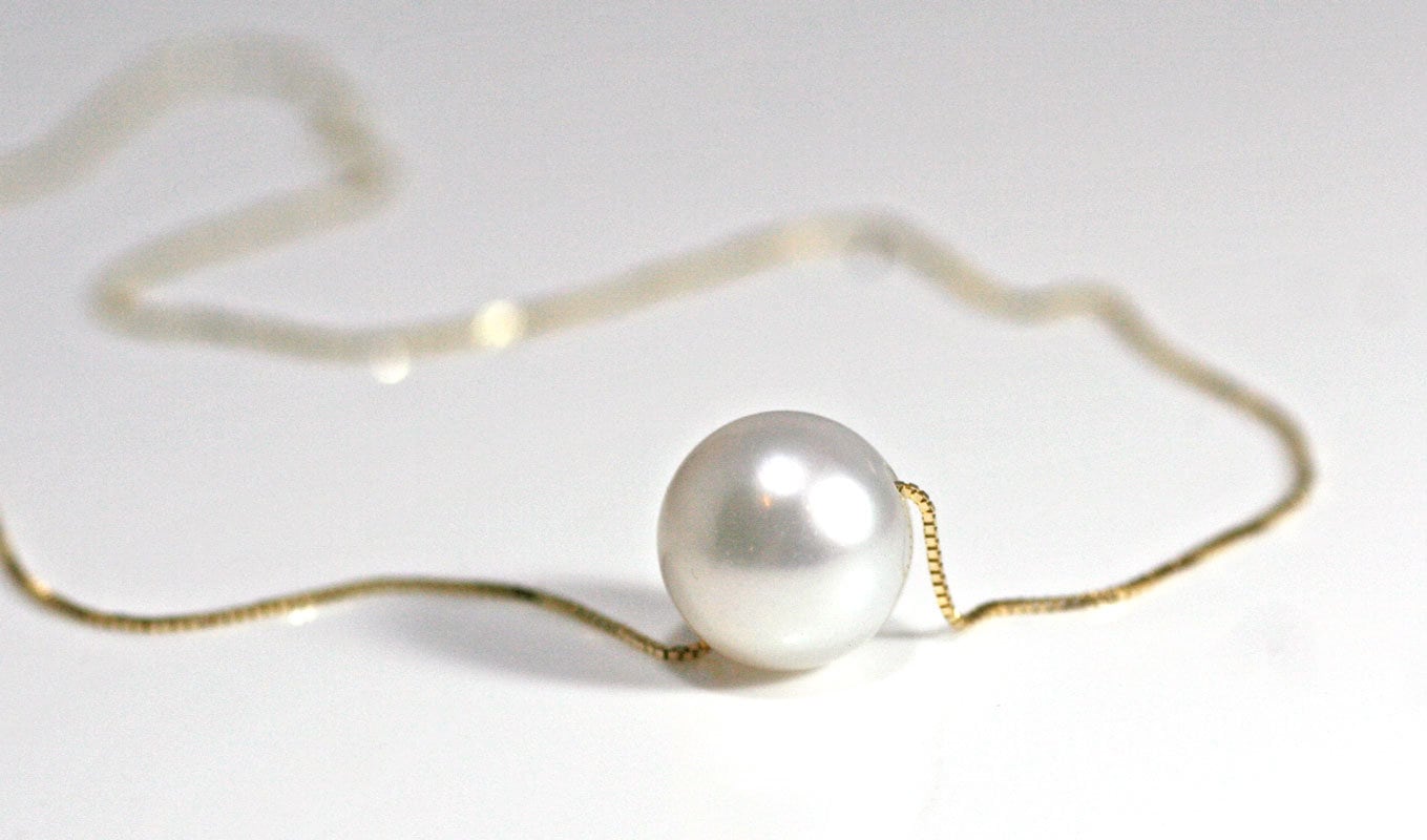 Perlenkette, Floating White Pearl Halskette, Zarte Goldkette, 14K Solid Gold Einzelperle Geschenk Für Sie Perlenkette, Floating White Pearl Halskette, Zarte Goldkette, 14K Solid Gold Einzelperle Geschenk Für Sie von ShopPaullaTewksbury