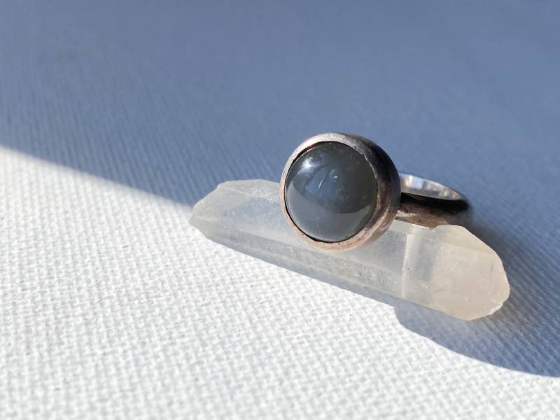 Nebel Ring - Vintage Sterling Silber Und Blau Cabochon Mondstein Ring/Stacking Ring/Stackable Nebel Ring - Vintage Sterling Silber Und Blau Cabochon Mondstein Ring/Stacking Ring/Stackable von ShopReclaimed