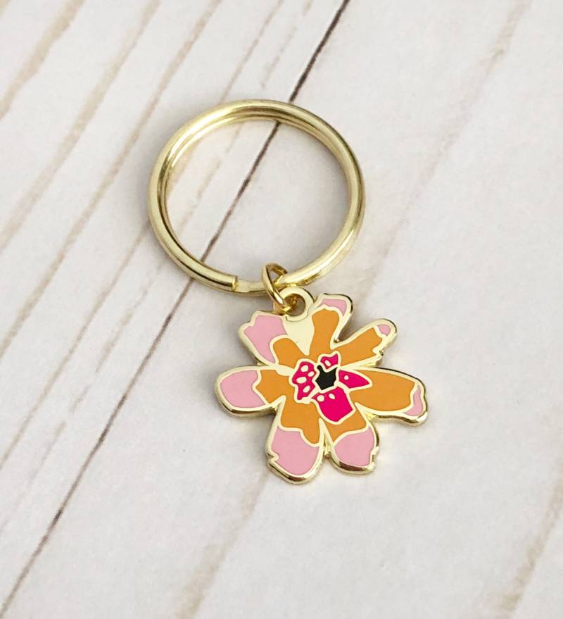 Blume Schlüsselanhänger - Gold Und Rosa Emaille Charm Hübsche Personalisiert Mutter Geschenk von ShopRileyann