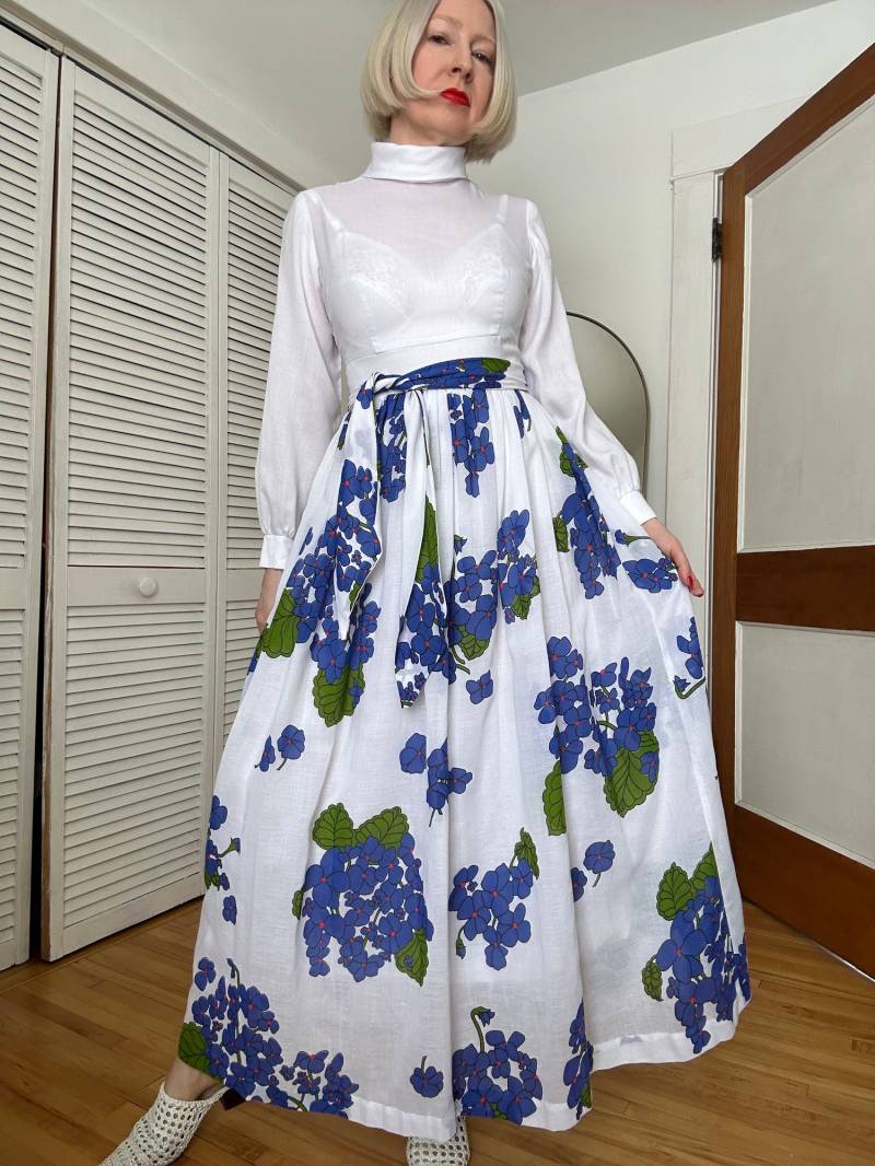 Vintage 70Er Jahre Jodeen Originals By Ann Tresnak Blaues Florales Baumwoll Maxi Kleid - Xs/S von ShopRosellaVintage