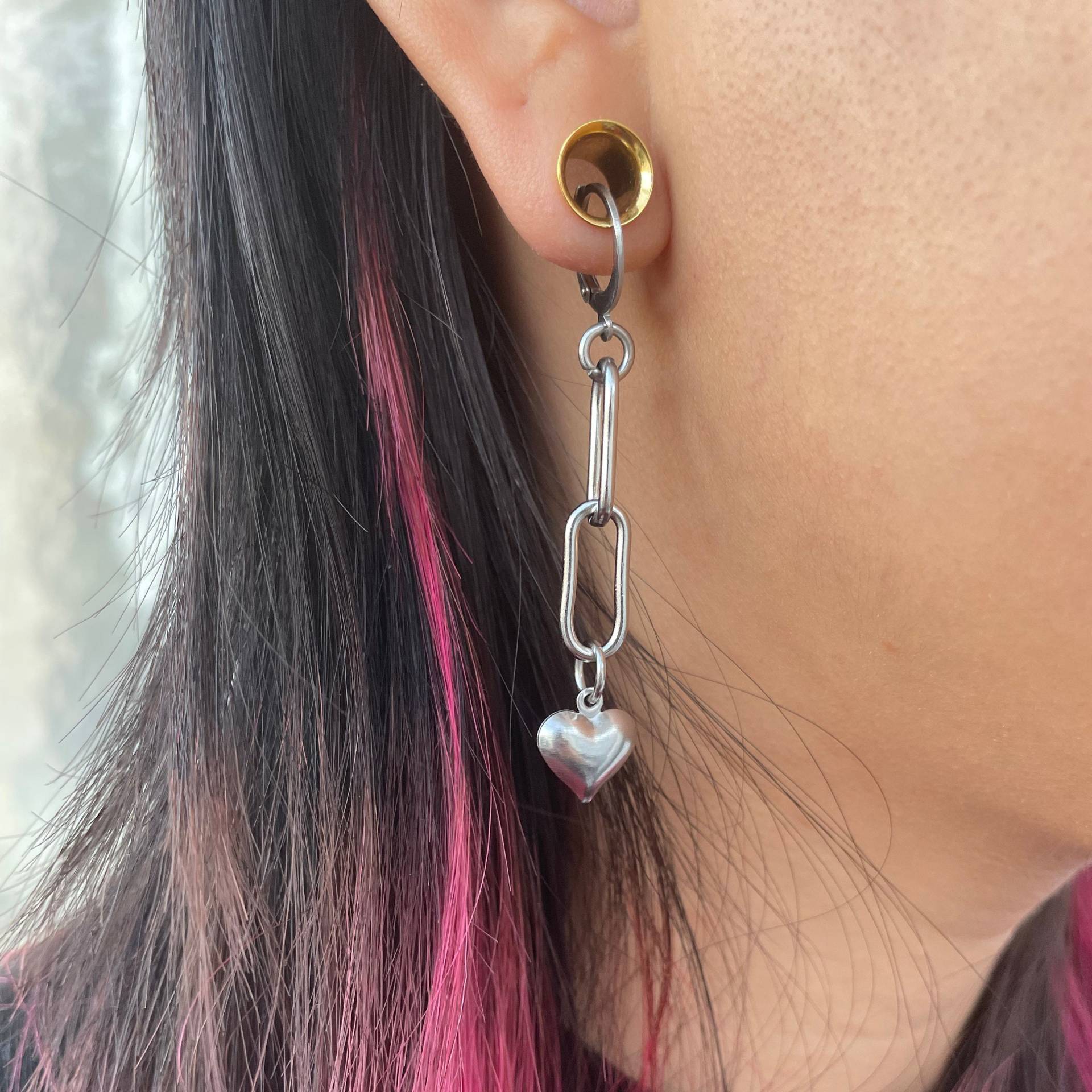 Anime Inspired Silver Heart Chain Dangle Earring, Tarnish Free, Handmade Anime Inspired Silver Heart Chain Dangle Earring, Tarnish Free, Handmade von ShopRoyaGems