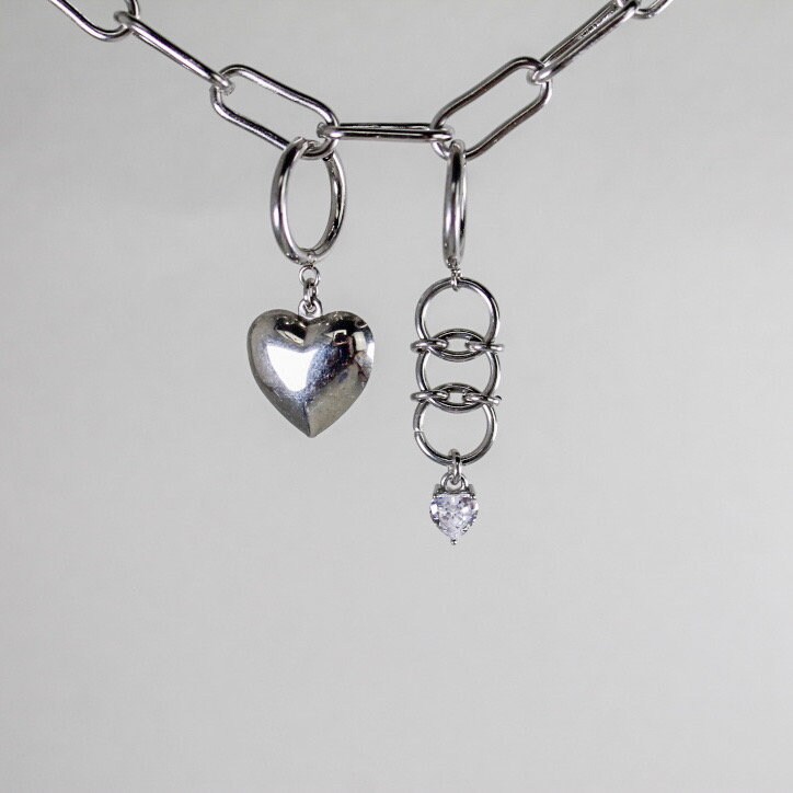 Asymmetrical Heart Earrings von ShopRoyaGems