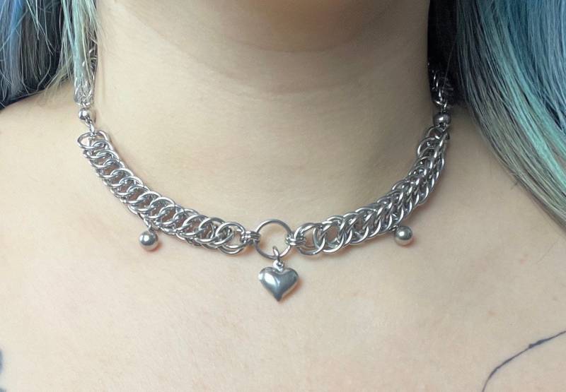 Chainmaille Necklace, Handmade With Heart Charm & Steel Ball Beads Chainmaille Necklace, Handmade With Heart Charm & Steel Ball Beads von ShopRoyaGems