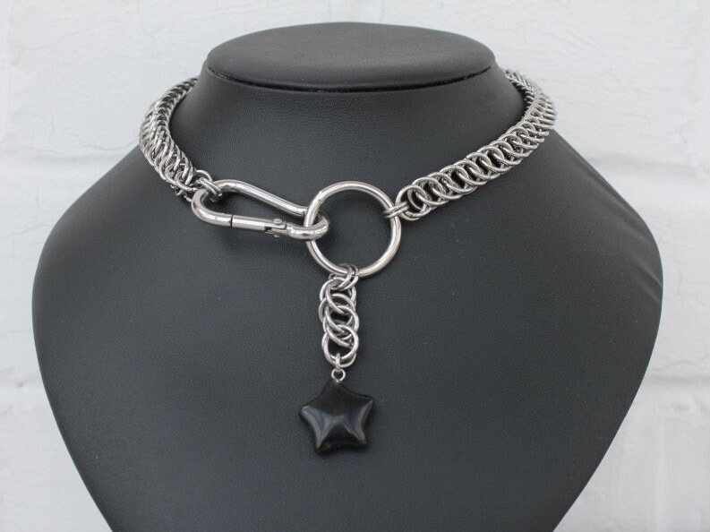 Chainmaille Necklace With Black Star Pendant & Carabiner, Handmade, Stainless Steel Chainmaille Necklace With Black Star Pendant & Carabiner, Handmade, Stainless Steel von ShopRoyaGems