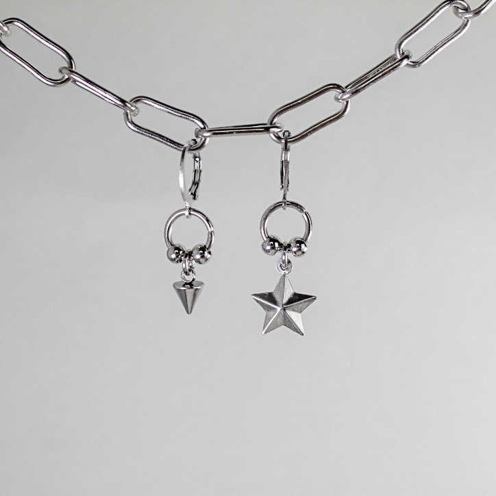 Small Asymmetrical Earrings With Star & Mini Spike Small Asymmetrical Earrings With Star & Mini Spike von ShopRoyaGems