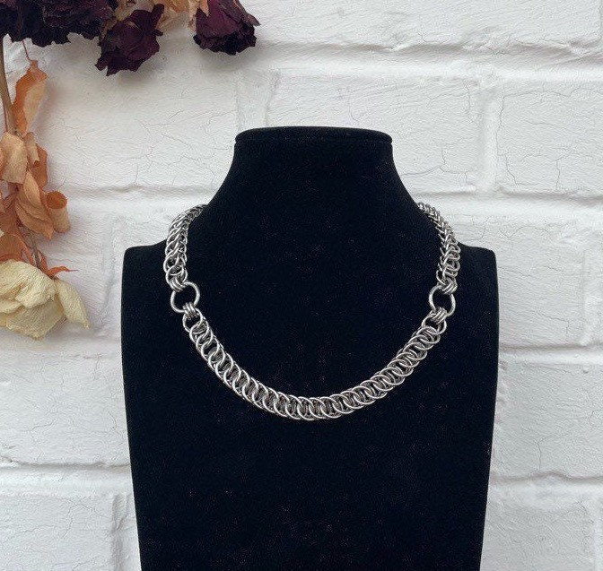 Stainless Steel Chainmaille Necklace, Handmade With Little O-Rings Stainless Steel Chainmaille Necklace, Handmade With Little O-Rings von ShopRoyaGems