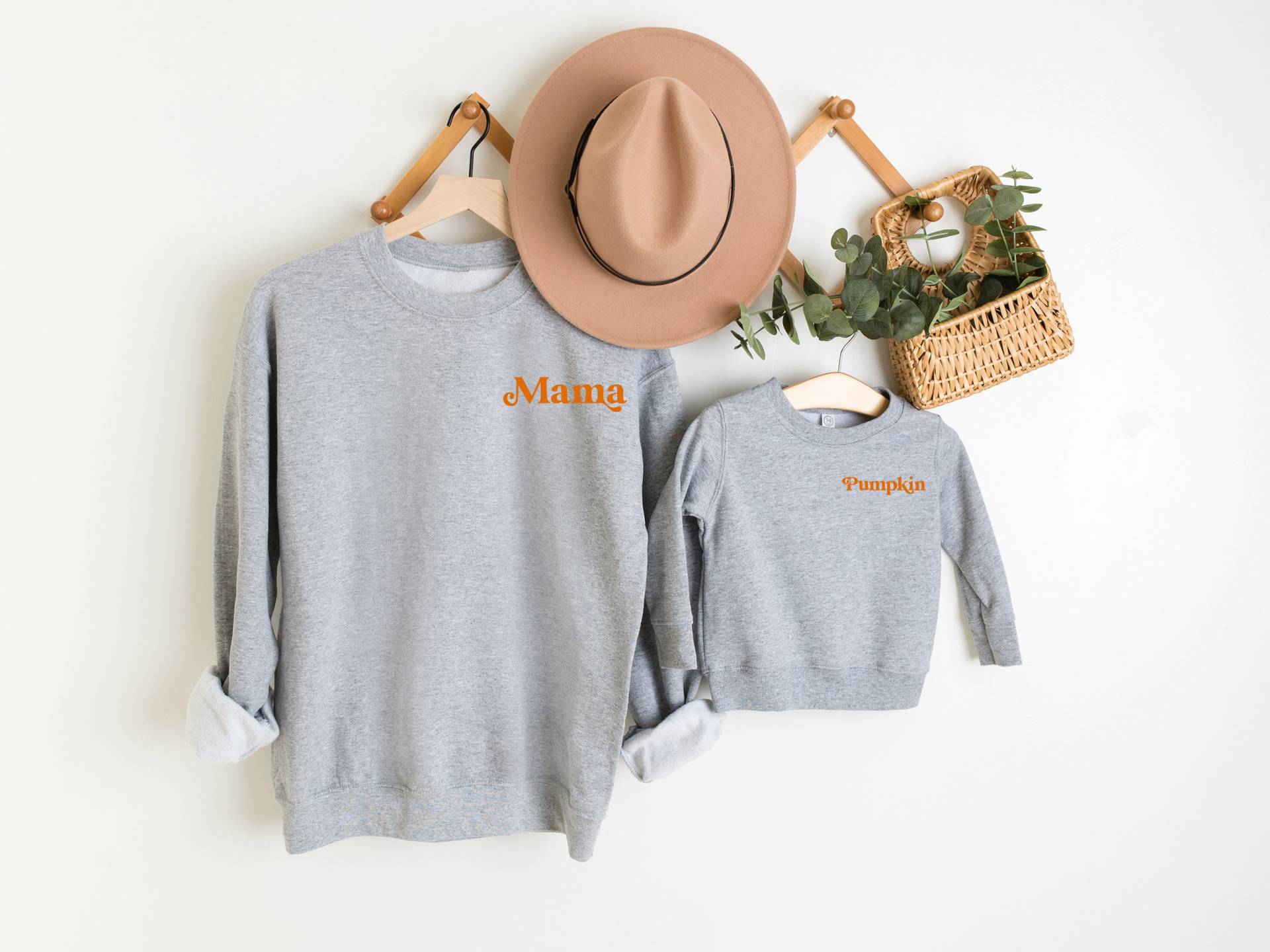 Passende Mama & Me | Kürbis Langarm Rundhals Fleece Sweatshirt Set von ShopSouthernSassUS