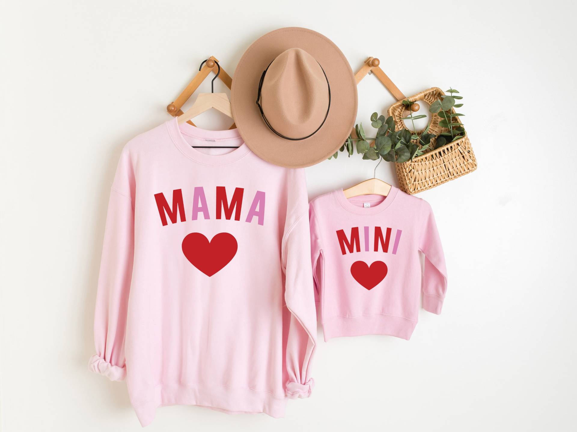 Passende Mommy & Me | Mama| Mini Retro| Zwei Langarm Rundhalsausschnitt Fleece Sweatshirt Set von ShopSouthernSassUS