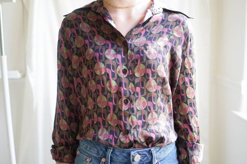 Vintage Bluse/Seide Gemusterte Von Sisley Damen 80Er Jahre Button Bis Retro Kragen Kleidung von ShopTheUsual