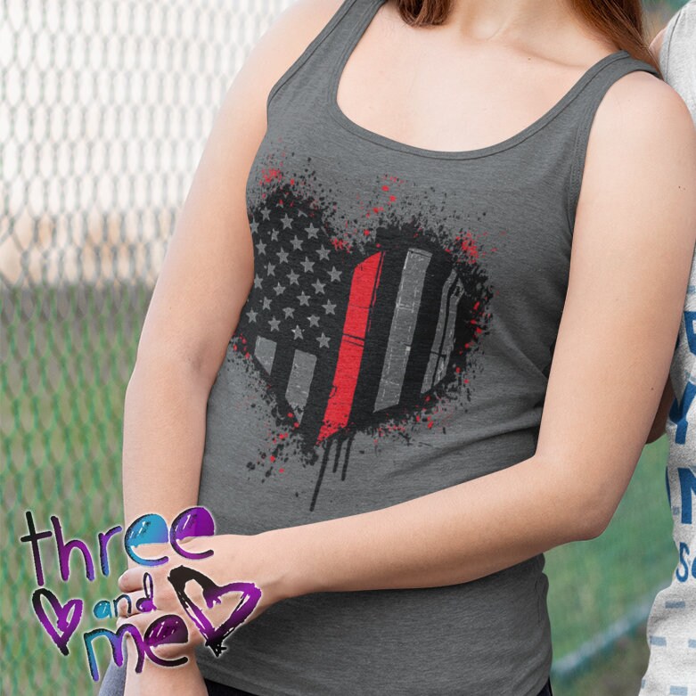 Dünne Red Line Herz Frau Tank Mit Personalisierter Rückseite; Feuerwehrmann von ShopThreeAndMe