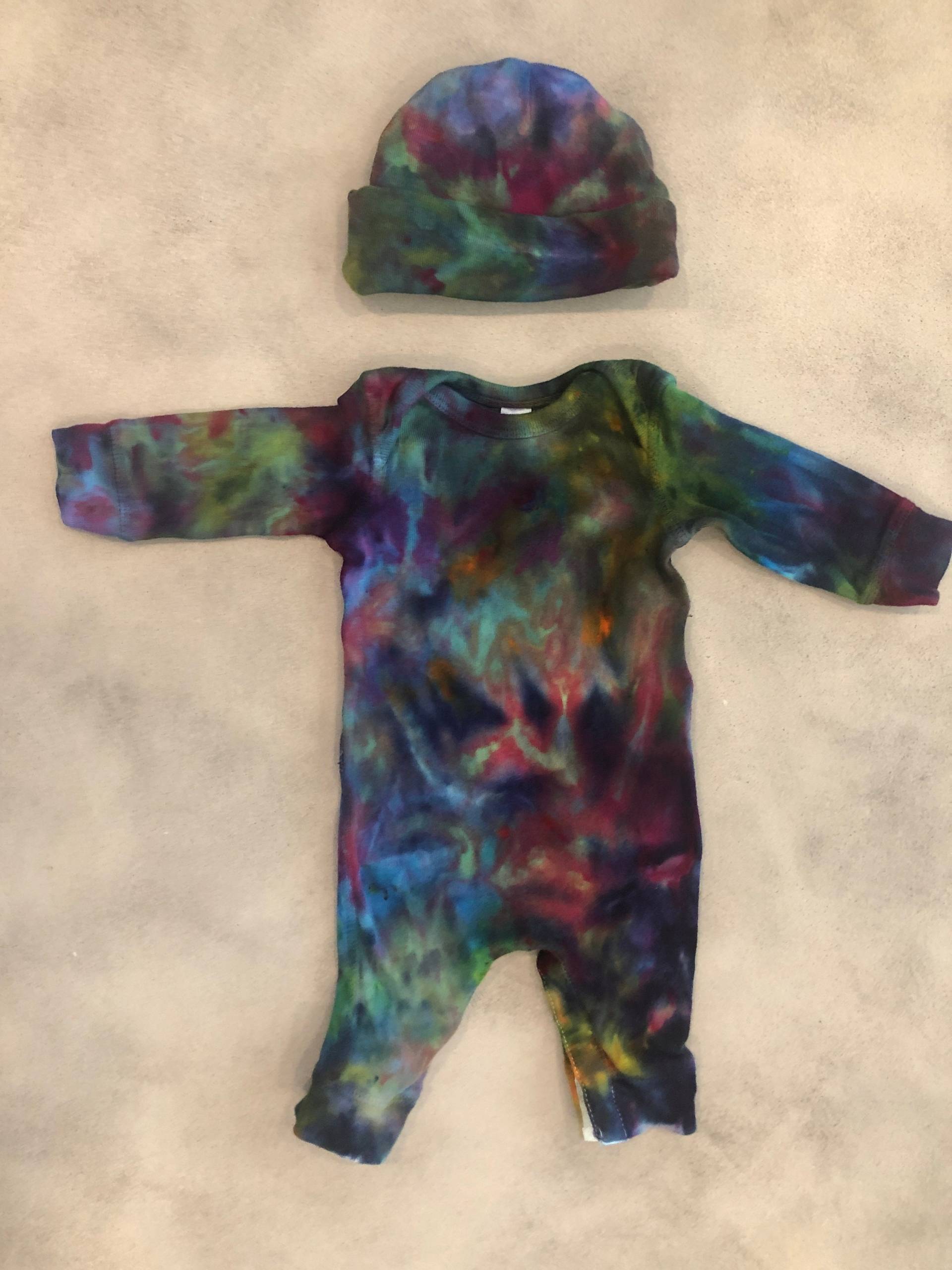 Cosmos Tie Dye Baby Ls Union Suit + Mütze Set | Tocayo Hand Eis Gefärbter Regenbogen Strampler von ShopTocayo